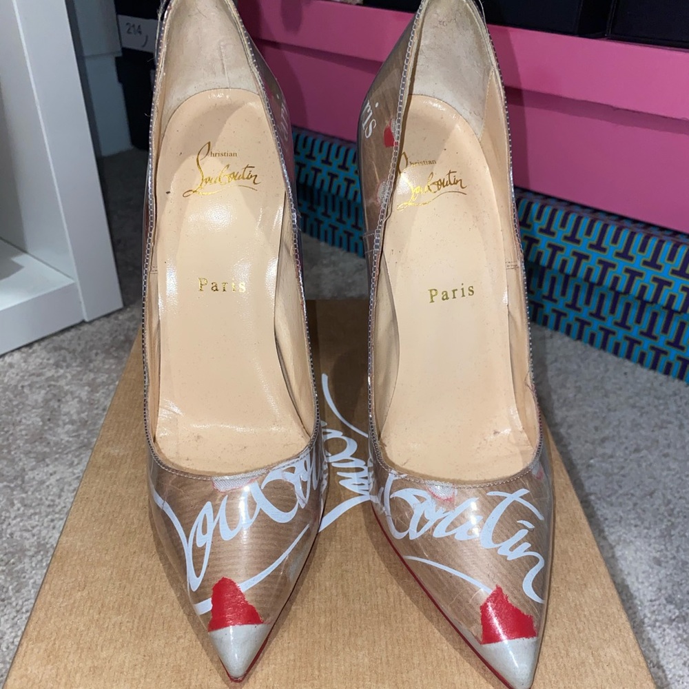 Christian Louboutin So Kate Kraft paper pumps